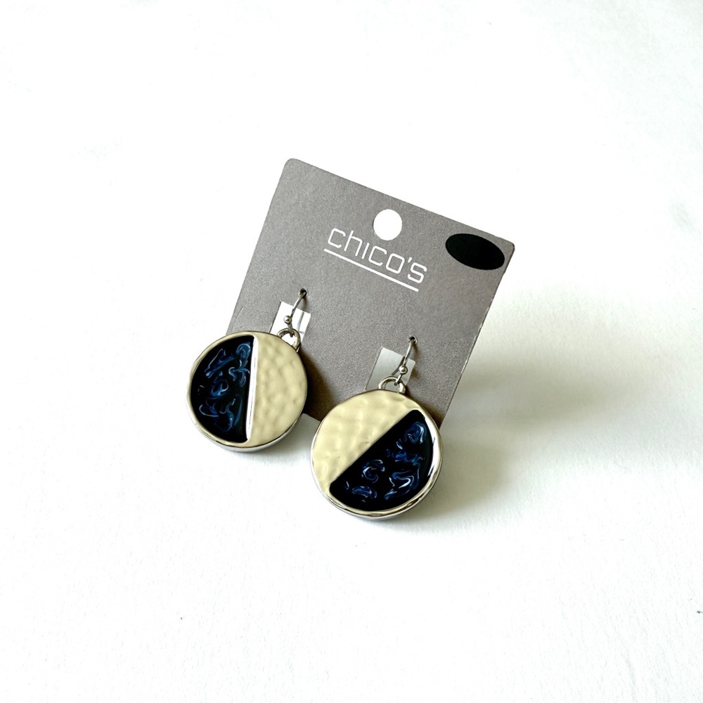CHICO’s | NWT | Silver & Marbleized Navy Enamel Dot Necklace & Earring Set ✨ - Picture 7 of 9
